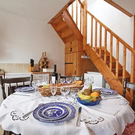 Maison Individuelle Avec Et Jardin, Pres De Domfront - Fr-1-497-101 * L'Epinay-le-Comte