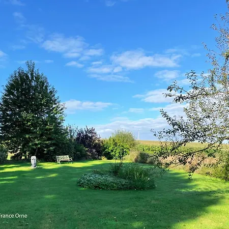 Maison Individuelle Avec Et Jardin, Pres De Domfront - Fr-1-497-101