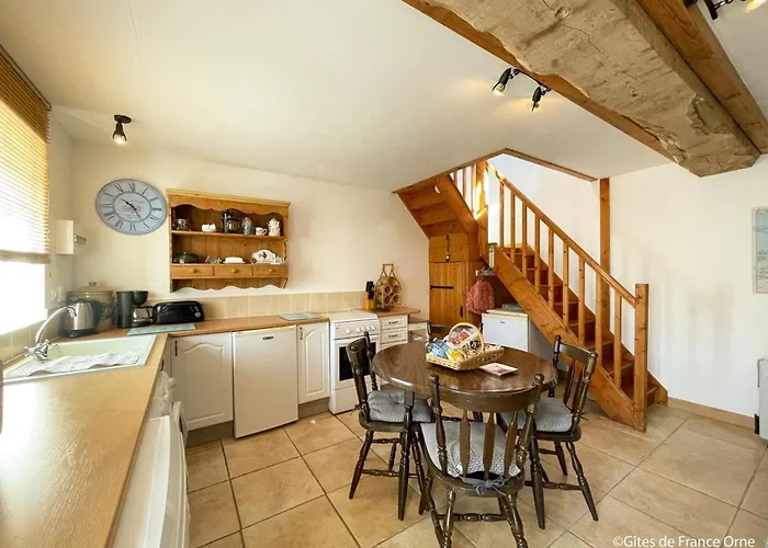 Maison Individuelle Avec Et Jardin, Pres De Domfront - Fr-1-497-101 Feriehus