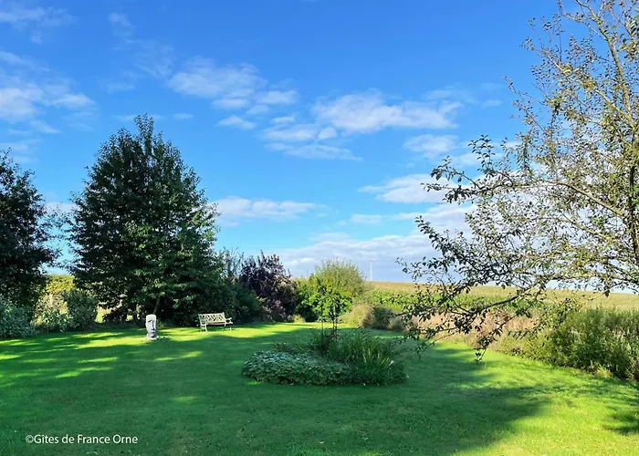Maison Individuelle Avec Et Jardin, Pres De Domfront - Fr-1-497-101