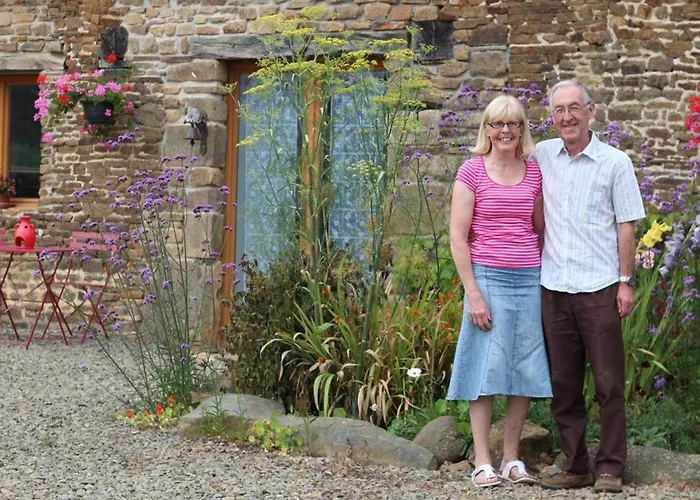 Maison Individuelle Avec Et Jardin, Pres De Domfront - Fr-1-497-101 Feriehus *